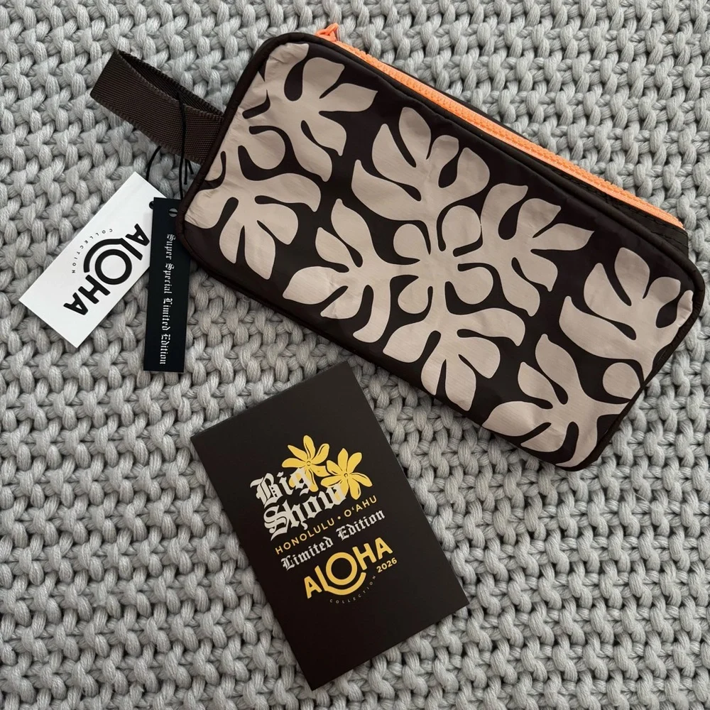 Aloha Collection• Super Special Limited Edition APPLIQUÉ DOPP KIT Coconut - Picture 3 of 11